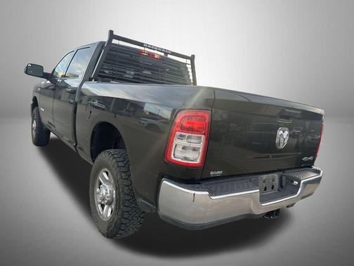 2022 RAM 2500 Tradesman Crew Cab 4x4 6'4' Box