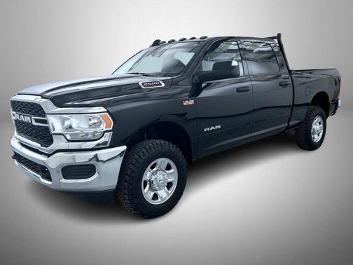 2022 RAM 2500 Tradesman Crew Cab 4x4 6'4' Box