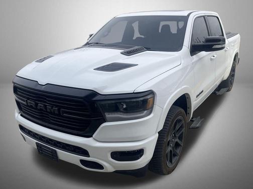 Ivory White Tri-Coat Pearlcoat 2022 RAM 1500 Laramie