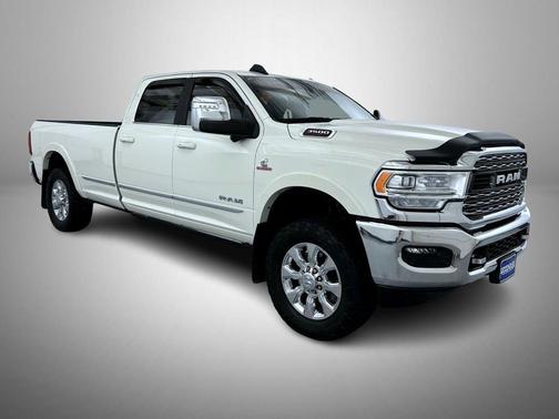2024 RAM 3500 Limited Crew Cab 4x4 8' Box