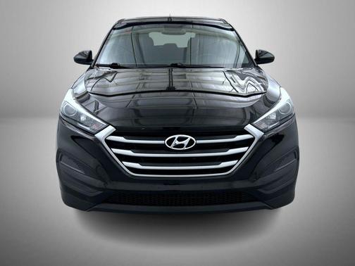 Black Noir Pearl 2018 Hyundai TUCSON SE