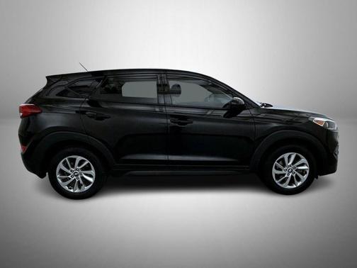 Black Noir Pearl 2018 Hyundai TUCSON SE