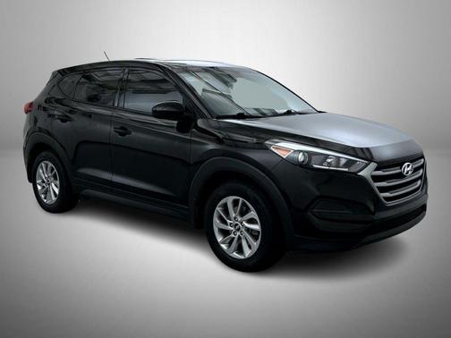 Black Noir Pearl 2018 Hyundai TUCSON SE