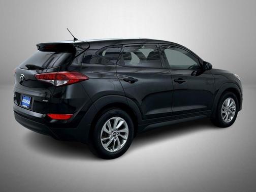 Black Noir Pearl 2018 Hyundai TUCSON SE