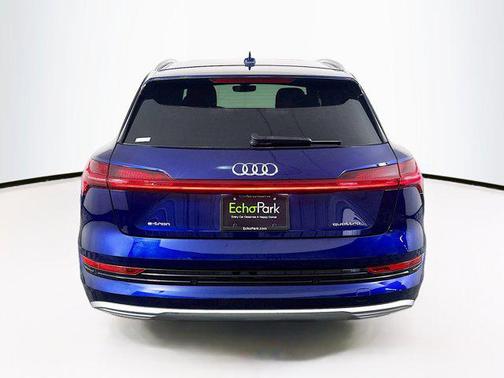 2022 Audi e-tron Premium Plus