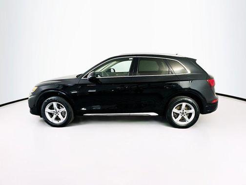 Mythos Black Metallic 2023 Audi Q5 40 Premium