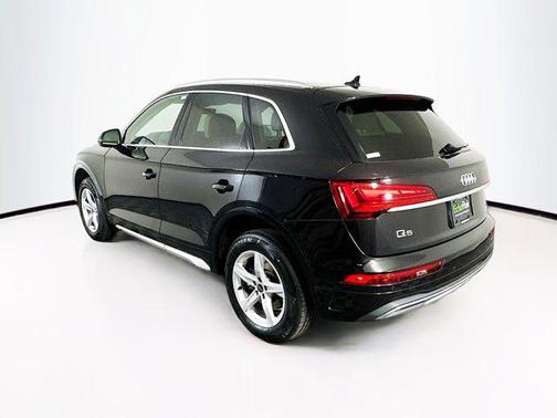 Mythos Black Metallic 2023 Audi Q5 40 Premium