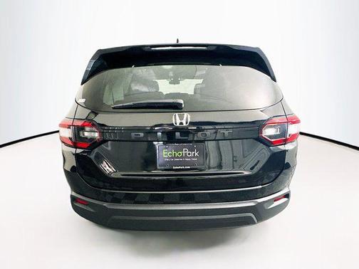 2023 Honda Pilot 2WD LX