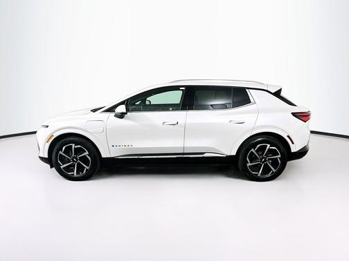 Iridescent Pearl Tricoat 2024 Chevrolet Equinox EV 2LT