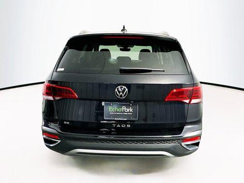 Deep Black Pearl 2023 Volkswagen Taos 1.5T SE