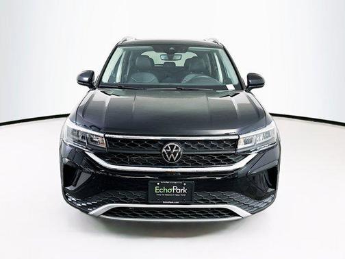Deep Black Pearl 2023 Volkswagen Taos 1.5T SE