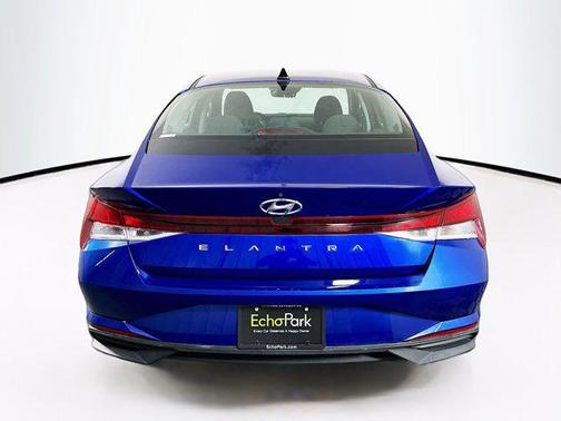 2021 Hyundai ELANTRA SE