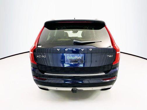 2016 Volvo XC90 T6 Momentum