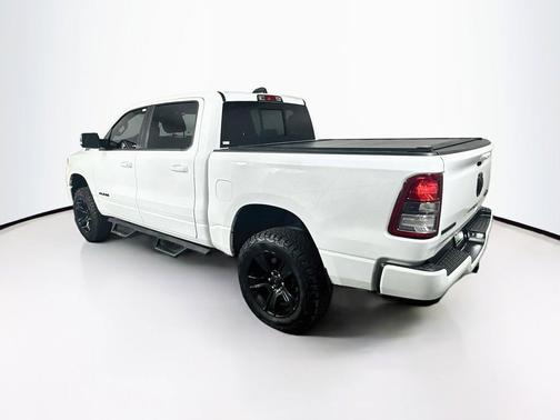 Bright White Clearcoat 2022 RAM 1500 Big Horn/Lone Star