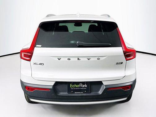 2025 Volvo XC40 B5 Core Bright Theme