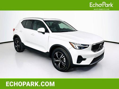 2025 Volvo XC40 B5 Core Bright Theme