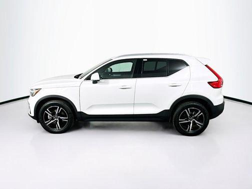 2025 Volvo XC40 B5 Core Bright Theme