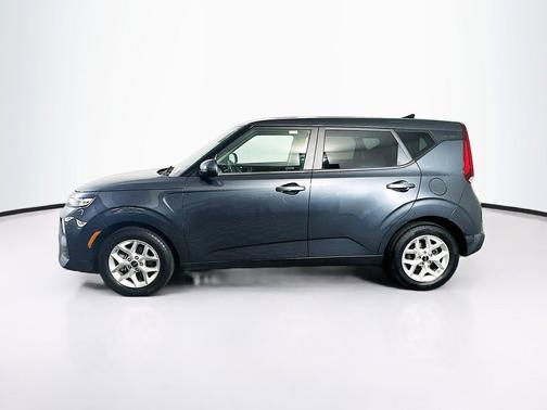 Gravity Gray 2022 Kia Soul LX