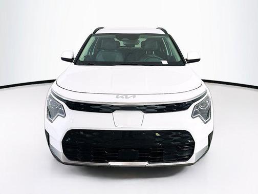 Snow White Pearl 2024 Kia Niro EV Wind
