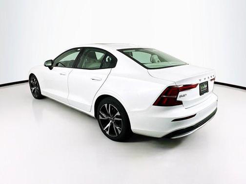 2024 Volvo S60 B5 Core Dark Theme