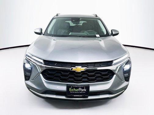 Sterling Gray Metallic 2025 Chevrolet Trax LT