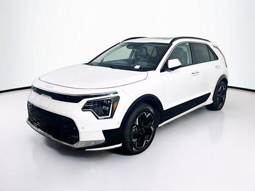 Snow White Pearl 2024 Kia Niro EV Wave