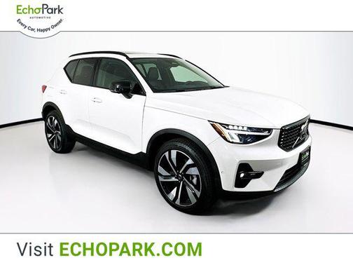 2025 Volvo XC40 B5 Plus Dark Theme