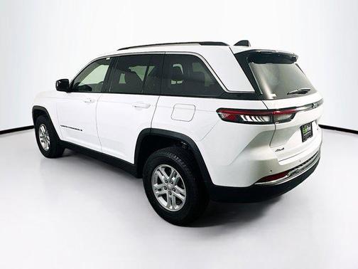 2022 Jeep Grand Cherokee Laredo