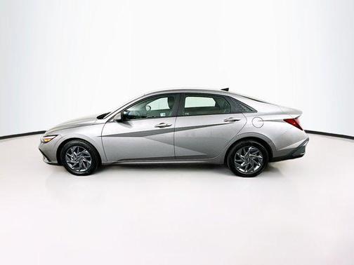 Fluid Metal 2024 Hyundai ELANTRA SEL
