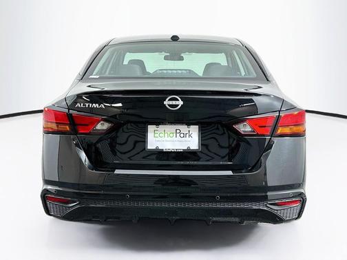 Super Black 2025 Nissan Altima SV FWD