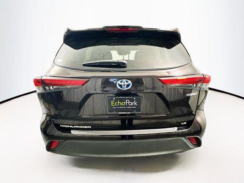 2022 Toyota Highlander Hybrid LE