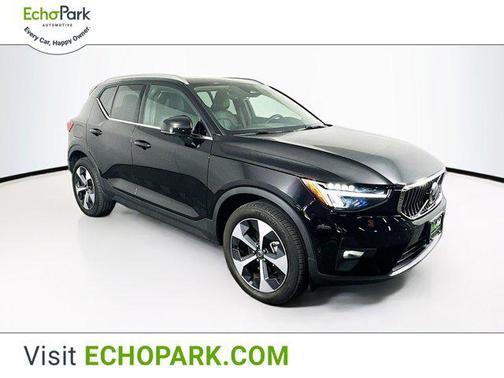2025 Volvo XC40 B5 Plus Bright Theme