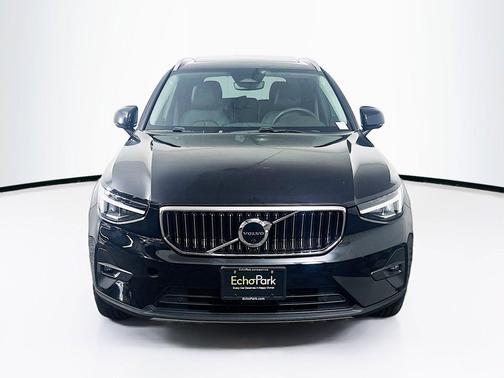 Onyx Black Metallic 2023 Volvo XC40 B5 Plus Bright Theme