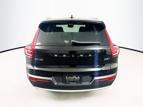 Onyx Black Metallic 2023 Volvo XC40 B5 Plus Bright Theme