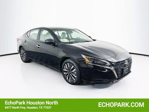 Super Black 2025 Nissan Altima SV FWD