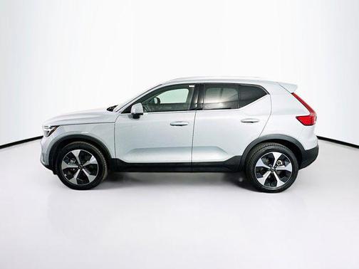 2025 Volvo XC40 B5 Plus Bright Theme