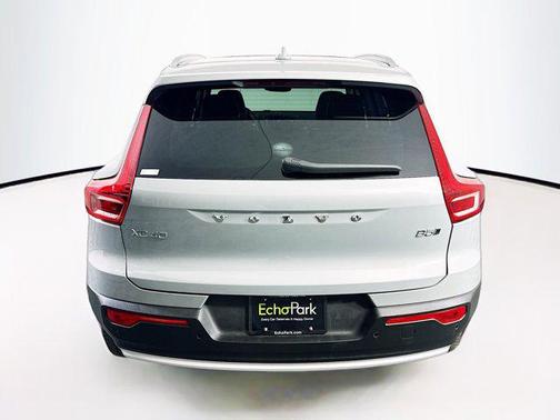 2025 Volvo XC40 B5 Plus Bright Theme