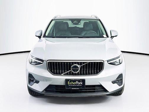 2025 Volvo XC40 B5 Plus Bright Theme