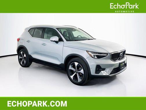 2025 Volvo XC40 B5 Plus Bright Theme
