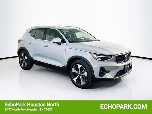 2025 Volvo XC40 B5 Plus Bright Theme