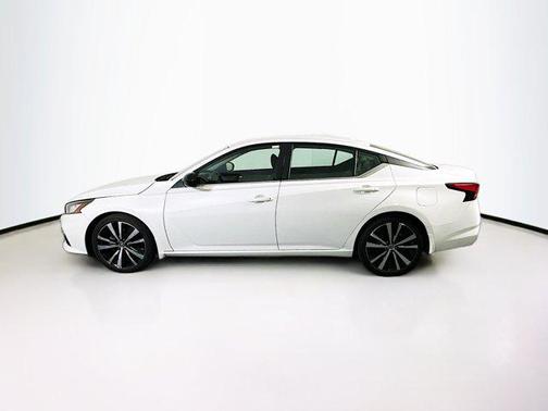 Pearl White Tricoat 2022 Nissan Altima SR FWD