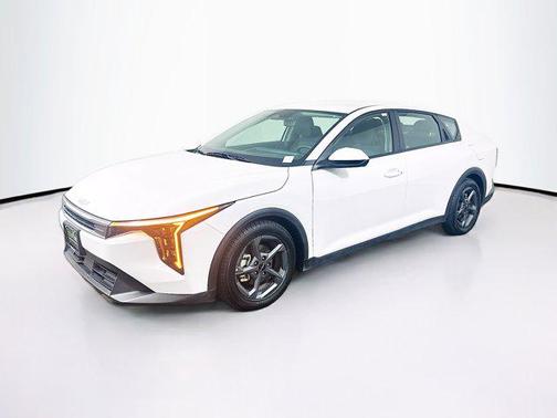 Snow White Pearl 2025 Kia K4 LXS