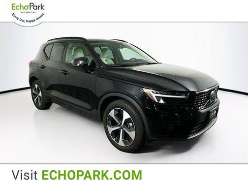 2023 Volvo XC40 B4 Ultimate Dark Theme