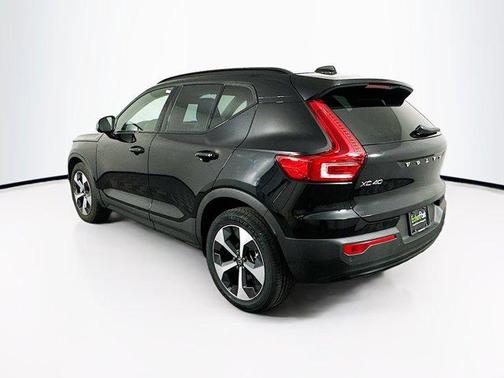 2023 Volvo XC40 B4 Ultimate Dark Theme