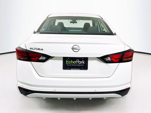 Glacier White 2025 Nissan Altima SV FWD