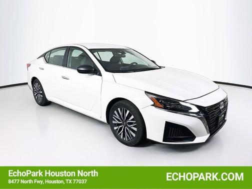 Glacier White 2025 Nissan Altima SV FWD