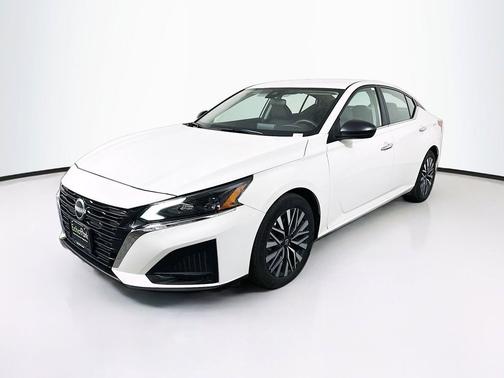 Glacier White 2025 Nissan Altima SV FWD