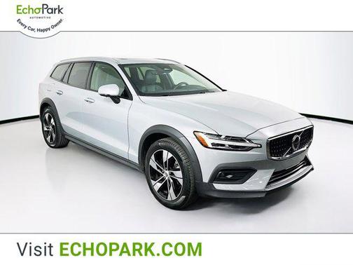 2025 Volvo V60 Cross Country B5 Plus