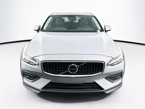2025 Volvo V60 Cross Country B5 Plus