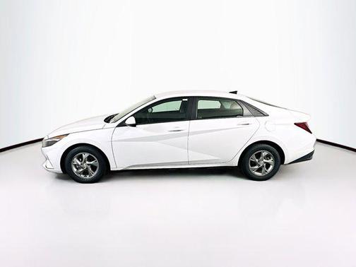 2022 Hyundai ELANTRA SE